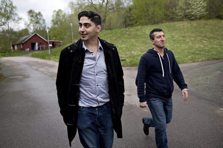 Beskyttelse. I årets første ni måneder har 73.079 mennesker søgt om asyl i Sverige. Tallet topper lige nu med 24.306 asylansøgere i september. De to mænd på billedet er fra Syrien og er indkvarteret på asylcentret Blinkarpsgården ved Röstanga i Skåne. (arkivfoto) 