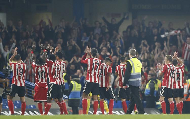 Nedtur. Chelsea tabte klubben igen vigtige point på gulvet, da Southampton i London vandt 3-1. 