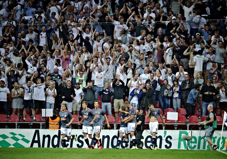 DEbat. FC-København spiller modAGF er der bliver råbt på tribunerne. Men er sexistiske tilråb i orden? 