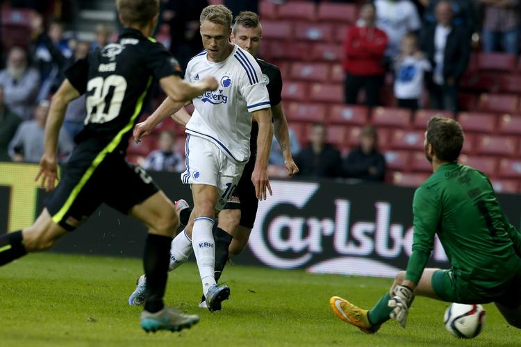 FORBI. I slutningen af begge halvlege var Nicolai Jørgensen tæt på at score, men det var Youssef Toutouh, der blev FCK's matchvinder. 