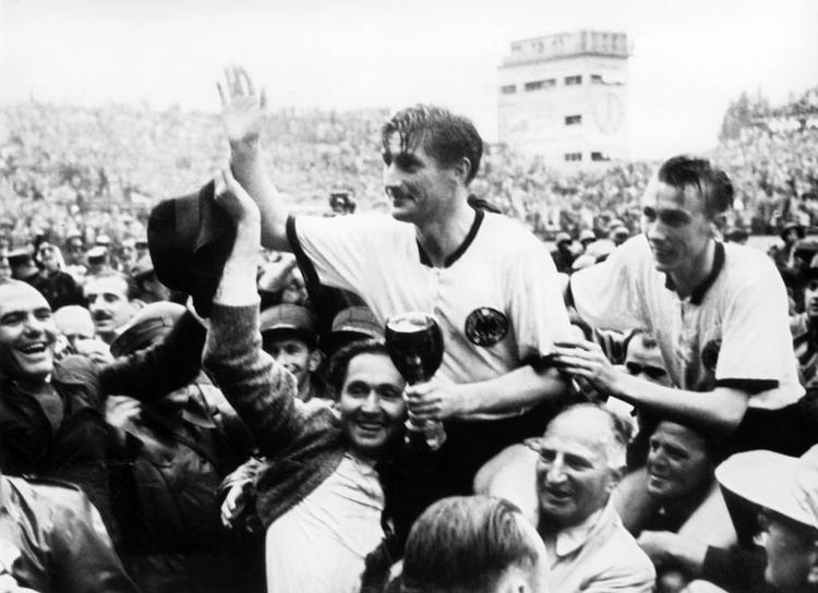 Panzerschokolade. Tyskalnd vandt VM i 1954 ved at slå Ungarn i finalen. 