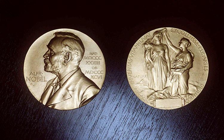 NOBELPRIS. Med hæderen følger denne medalje. 