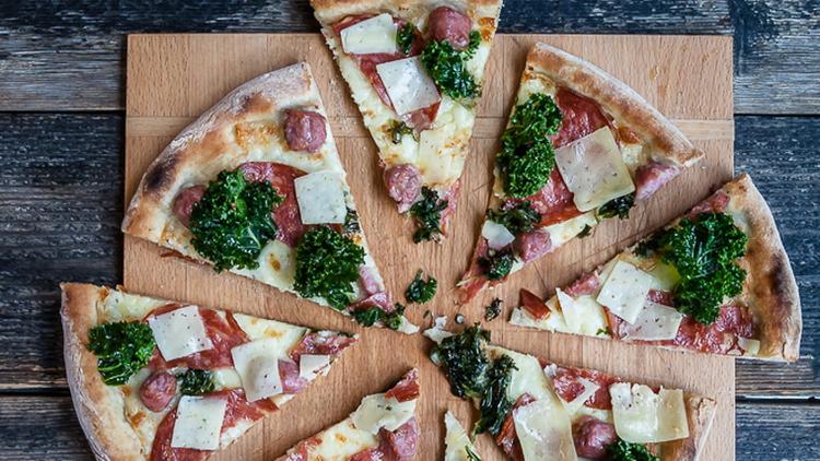 Pizzaguf. Man kan lave sin egen pizza til pizzaworkshop. Man får råvarerne og kan tilberede med gode råd fra en ekspert. 