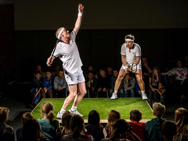 GAME SET. Teater Patraskets 'Smash' er en af de forestillinger, som du kan opleve under Amager Børneteater Festival, der starter på søndag. 