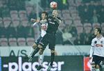 højest. Kian Hansen - som her når højest i en luftduel mod AGF - har været en af de væsentlige årsager til, at FC Midtjylland har haft så stærk en defensiv denne sæson. Foto: Anita Graversen/Polfoto 