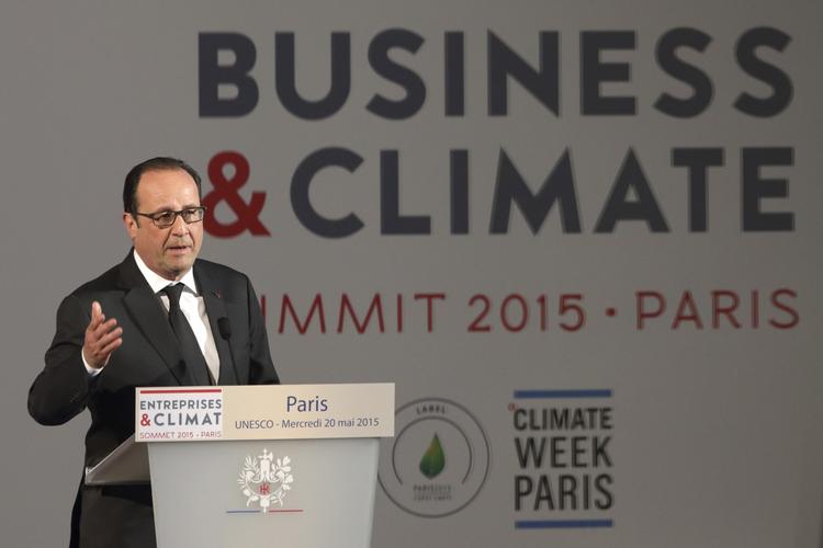 COP21. Formøderne til årets klimakonference, COP21, er i fuld gang. Her er Frankrigs præsident, Francois Hollande, på talerstolen til et klimamøde for erhvervslivet. Imens har FN-forhandlingerne bevæget sig meget langsomt. 