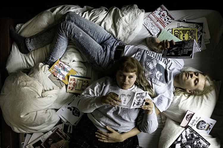 DIY. Ægteparret Anna og Tobias Mørch Bendixen, der står bag Cph Zine Fest, laver selv deres egne zines. Hendes er tegneserier, mens hans handler om at være punker og drag. 