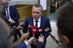 Løfte. Statsminister Lars Løkke Rasmussen (V) lovede i dag i sin åbningstale ikke at hæve veto mod fælles europæisk asylpolitik uden at spørge danskerne ved en ny folkeafstemning. »Det vil jeg gerne garantere her i dag«, sagde han i talen. 