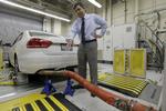 Kursfald. Det gør ondt på aktiekursen, at VW er blevet afsløret i at have  svindlet, og kursfaldet betyder, at VW har tabt 225 milliarder kroner. 