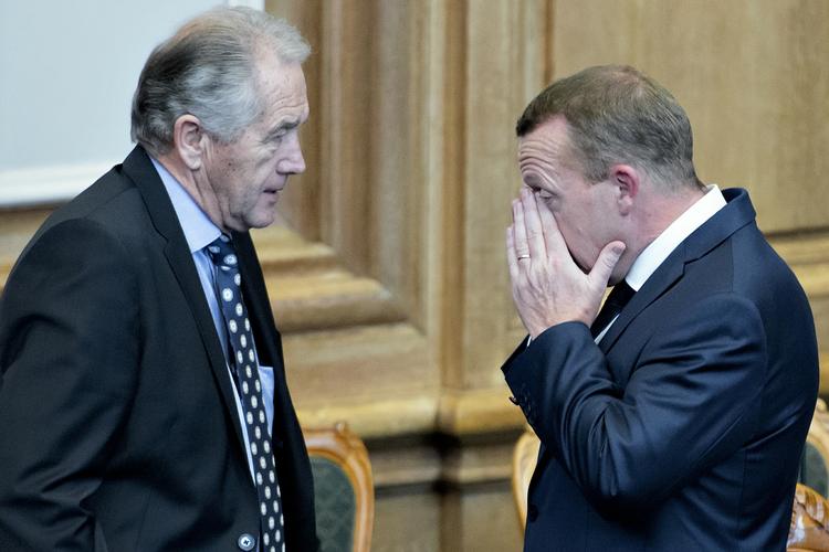 pause. Lars Løkke Rasmussen nævnte ikke klimaet, da han holdt sin tale ved folketingets åbning i går. Her ses han sammen med Liberal Alliances Leif Mikkelsen. 