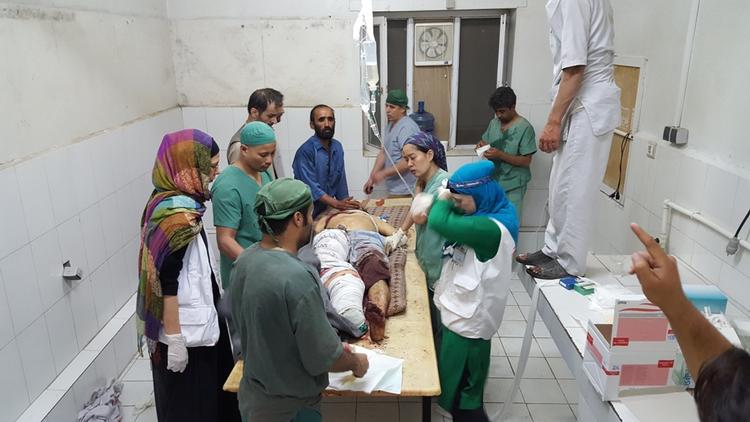 Afghanistan. Læger Uden Grænsers medarbejdere måtte arbejde i tilstødende kontorlokaler kort efter, at hospitalet i Kunduz var blevet ramt. 