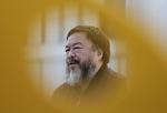 Hjemvendt. For et par dage siden kom Ai WeiWei tilbage til Beijing. Og meget kan ske, når man sådan rejser væk. Det var dog hverken en overfyldt postkasse eller visne potteplanter, den 58-årige Ai Weiwei kom hjem til. Det var derimod hemmelige mikrofoner, gemt i for eksempel stikkontakter. 