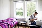 Flygtning. Jowan Reyad Ibo er kurdisk syrer og vil gerne læse medicin. Først skal han lære dansk. Politiken besøgte ham denne sommer i en midlertidig bolig i Køge. (arkivfoto) 