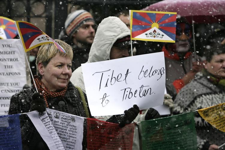 Ildeset. Dansk politi beskyldes for at være gået for langt over for Tibet-venlige demonstranter under et kinesisk statsbesøg i 2012. Men dansk politis adfærd er langt fra enestående i Europa. (Arkivfoto) 
