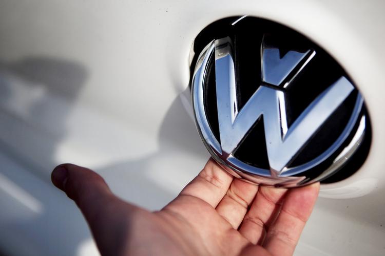 KØRSELSFORBUD. For tyske bilejere er det ikke en frivillig sag at få bilen opdateret. Hvis det ikke sker, vil bilen blive ramt af et kørselsforbud. Hvordan det vil blive i Danmark, vides endnu ikke. 