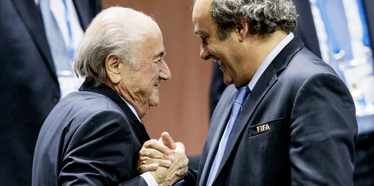 Suspenderet. Sepp Blatter og Michel Platini er ifølge flere udenlandske medier i knibe. 