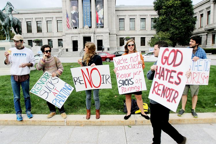 protest. En anti-Renoir-bevægelse er opstået i USA, her i Boston. 