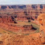 Eventyr. Coloradofloden set fra Dead Horse Point, det sted hvor Thelma og Louise kørte ud over klipperne i filmen af samme navn. 