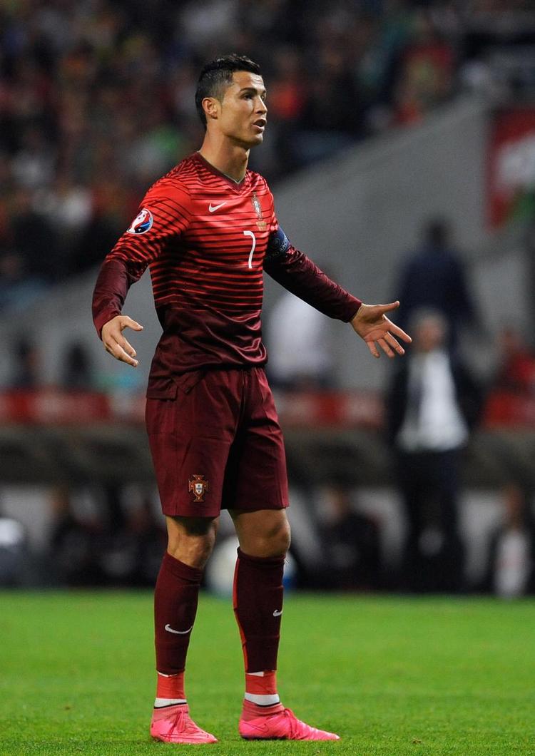 ATTITUDE. Gang på gang under gårsdagens kamp mod Danmark appellerede Cristiano Ronaldo til dommeren, fordi han følte sig hårdt behandlet. 