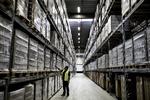stort. DSV er en stor transport- og logistikvirksomhed, som foruden en flåde af lastbiler råder over blandt andet dette kææmpe lager for medicin i Roskilde. 