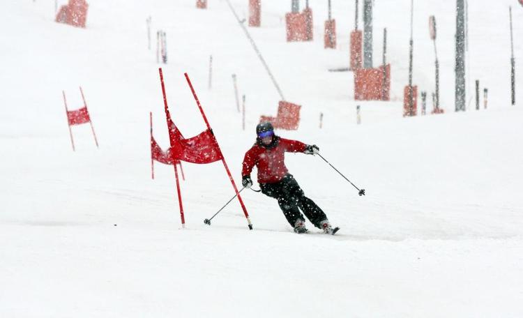 FALDLINJEN. Hvor Carina Simonesen normalt ville svinge for at bremse, ønsker man på portbanen at blive mest muligt i faldlinjen. 
