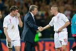 rekordjagt. Englands landstræner, Roy Hodgson (midt), er vant til at blive skældt ud af pressen, men en flot stime har givet englænderen arbejdsro. 