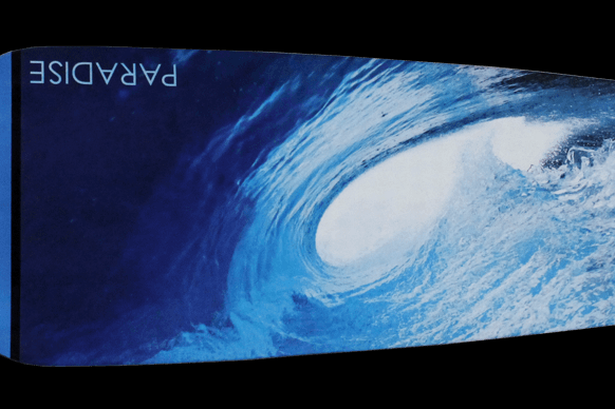 Longboard. Skal du surfer gennem storbyen, kan du vælge ’Paradise Complete Longboard DropThrough Sunsplasher’, et 91 centimeter langt bræt, der suser lavt over jorden og er let at køre på. Longboard er til transport og ikke til tricks og ramper, til gengæld er der stil over de bløde sving. Pris 1250 kroner hos Mills.dk. 