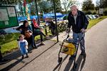 indfødt. Jan Månsson har boet hele sit liv i Jägersro. To gange om ugen trisser han over til centret og kommer forbi Migrationsverket og sultestrejkende palæstinensere. Ingen generer ham. Han tror bare ikke, at det er godt for Sverige. Teltene er nu fjernet. Det endte med ballade mellem politi og palæstinensere. 