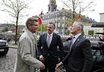 Ægteskab. USA's ambassadør i Danmark, Rufus Gifford (i midten), ses her ved en tidligere lejlighed i selskab med sin - nu - ægtefælle Stephen DeVincent og Københavns overborgmester, Frank Jensen. 