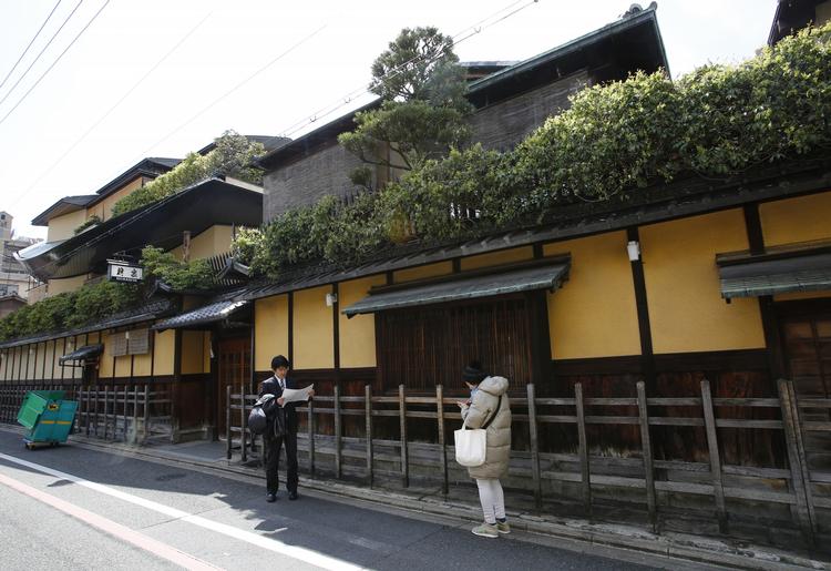 Nationalarv. I Kyoto ligger også det gamle hotel Hiiragiya Inn. Det åbnede første gang tilbage i 1818. 