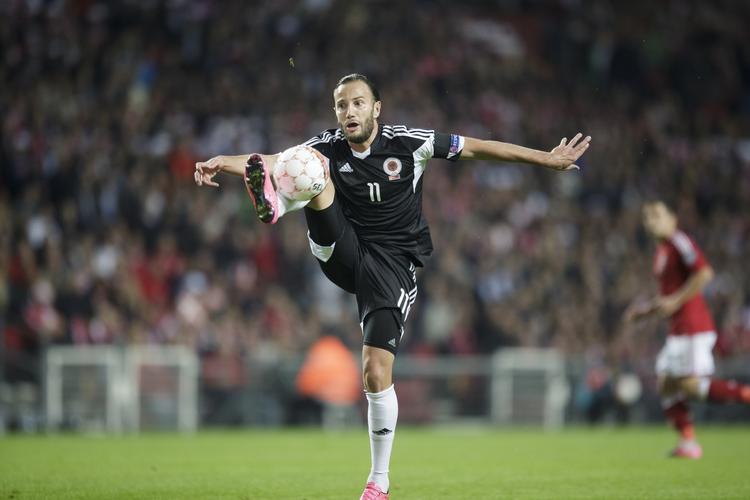 måljagt. Shkelzen Gashi og Albanien skal bruge en sejr mod Armenien for at komme direkte til EM. 