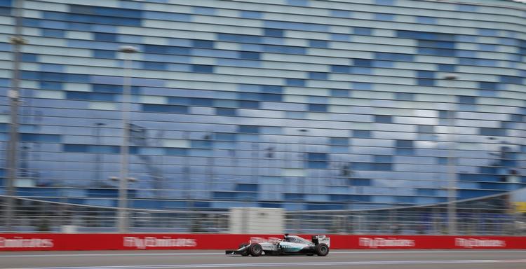 Vinder. Lewis Hamilton i ensom majestæt på vej mod sæsonens 9. grandprix-sejr. 