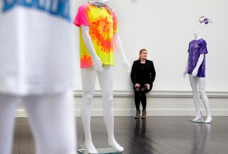 Usikker. Den Frie Udstillingbygnings kunstneriske leder, Kirse Junge-Stevnsborg, drømmer om faste tilskud til at udstille for, så kunsthallen slipper for den nuværende »fabriksproduktion« af ansøgninger til Statens Kunstfond. 