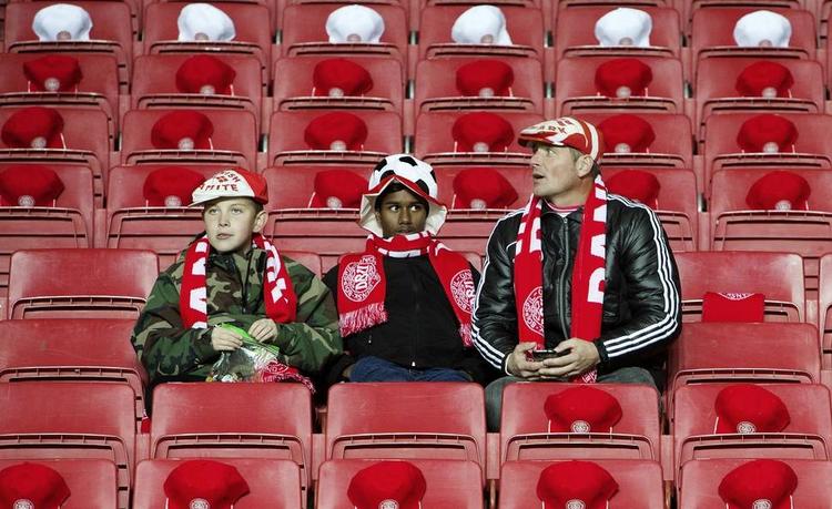 USIKKERT. Hvem Danmark kan komme til at møde i playoffkampene midt i næste måned afgøres de kommende to aftener - og mulighederne er mange. 