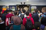 Flygtningestrøm. Morgentog fra Hamburg mod Danmark var i begyndelsen af september proppet med flygtninge. Siden er i næsten 30.000 asylansøgere taget til Danmark. 