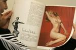 Playmate. Marilyn Monroe var forsidemodel på første udgave af Playboy i 1953. Her ses hun afklædt på midtersiderne, der kan foldes ud til en plakat. 