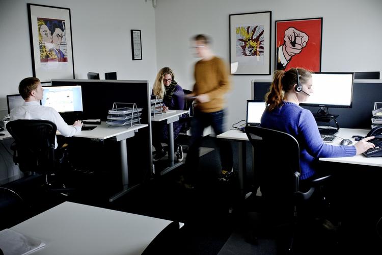 STILLESIDDENDE. Ny undersøgelse afliver myten om, at stillesiddende arbejde fører til en tidligere død /ARKIV 