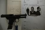 FRYGTET. Ronald Kray var en  berygtet bandeleder  i London i 1960'erne. Hans pistol ses på udstillingen. 