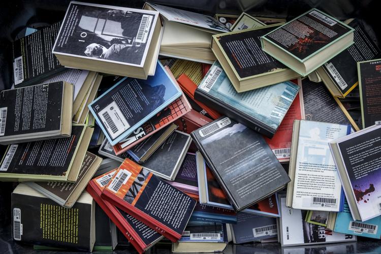 Oprydning. Københavns Bibliotek sender lige nu tusindvis af bøger til forbrænding. 