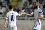 2-3. Da Bosnien-Hercegovina sikrede tredjepladsen og playoff med en 3-2-sejr over Cypern, scorede Haris Medunjanin (th.) de første to mål. 