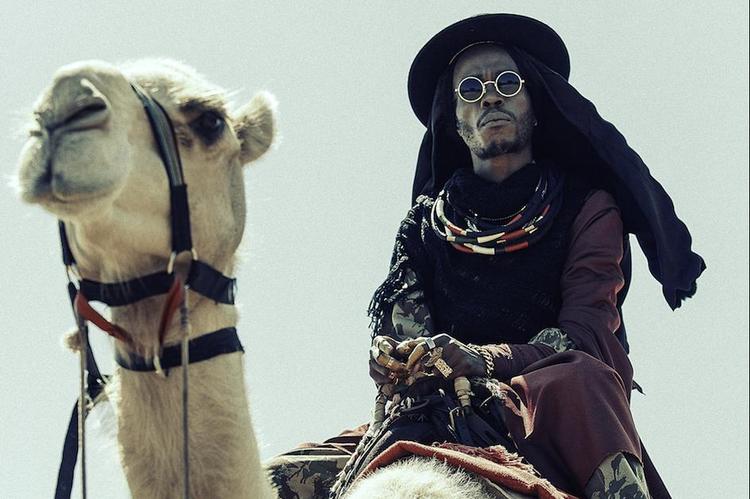 SPOKO. Den afrikanske DJ Spoko ser rimelig sej ud og spiller på Bakken på fredag. 