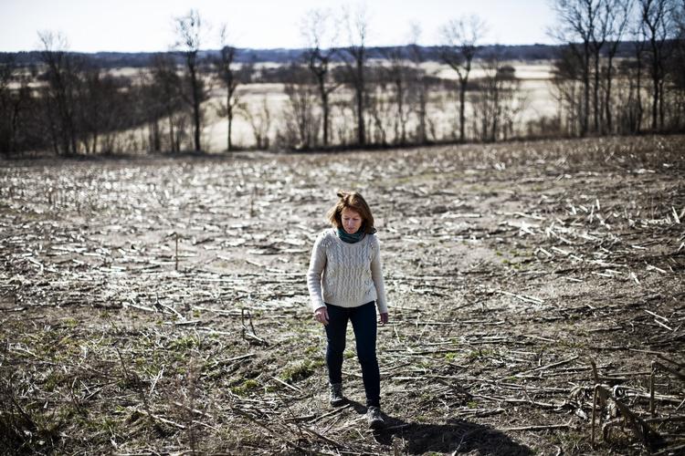 FRUSTRERET. Danmarks Naturfredningsforenings præsident, Ella Maria Bisschop-Larsen, er dybt frusteret over regeringens besparelser på natur, miljø, klima og grøn omstilling. Hun mener natur og miljø bliver angrebet fra to sider: dels fjerner regeringen en masse penge, dels smadrer man natur- og miljøforvaltningen gennem omstruktureringer og udflytninger. 