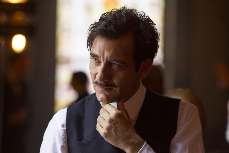 Superstjernen. I 'The Knick' spiller Clive Owen hovedrollen som den stofafhængige chefkirurg John Thackery med lige dele arrogance, mani og genialitet. 