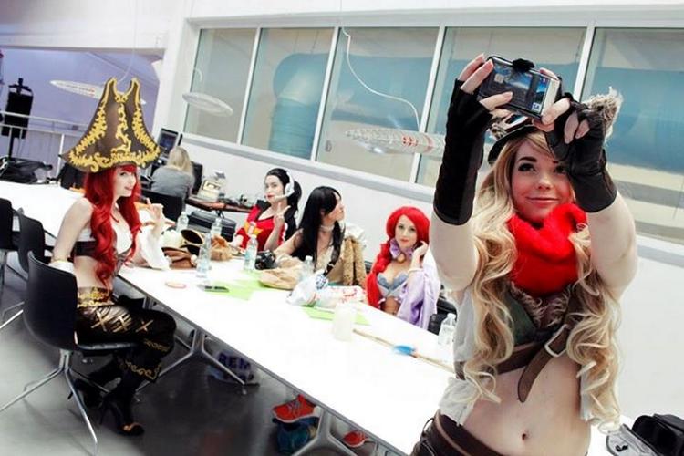 Cosplay. Tager man et smut til Valby, kan man deltage i GeekCore Festival, hvor der rollespilles, videospilles, brætspilles og cosplay'es. 