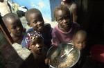 Middag. Dette billede er taget af AP i Haiti tilbage i 2005. Haiti lider under omfattende sult og fattigdom. 
