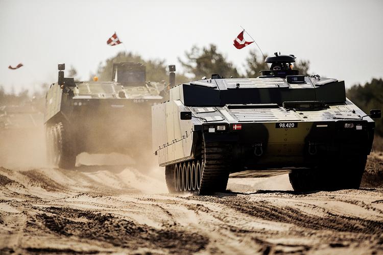 Budget. Forsvaret har ikke råd til at købe det planlagte udstyr. 
