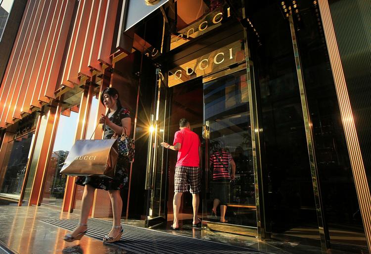 Blingbling. Forbruget stiger, og flere og flere kinesere har fået mod på luksusvarer, der oser af penge. 