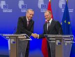 Flygtningekrise. Tyrkiets præsident Recep Tayyip Erdogan (t.v.) mødtes i forrige uge med EU-præsident Donald Tusk i Bruxelles. Siden har parterne arbejdet på en handlingsplan for, hvad EU skal tilbyde Tyrkiet for at Tyrkiet i stedet bremser flygtningestrømmen ind i Europa. 