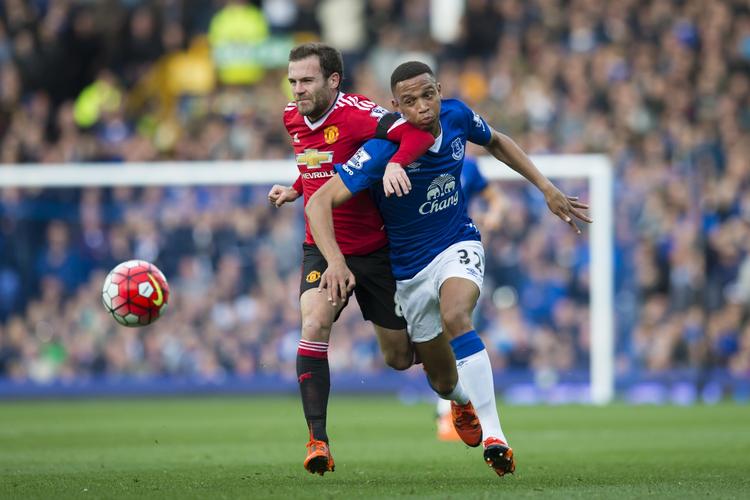 3-0. Manchester United rejste sig efter øretæverne mod Arsenal i seneste runde af Premier League. Everton kan til gengæld ikke være tilfreds med de mange fejl, holdet leverede. 