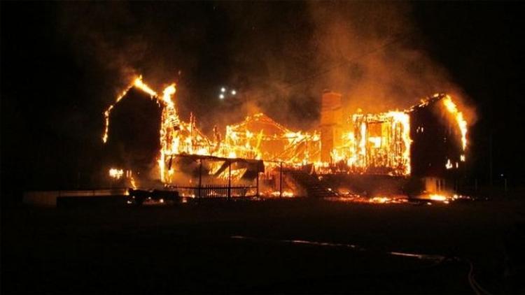 Nedbrændt. En tidligere skole, der var ved at blive indrettet som asylcenter, brændte i nat ned til grunden i Sverige. Politiet mistænker, at brænden kan være påsat. 